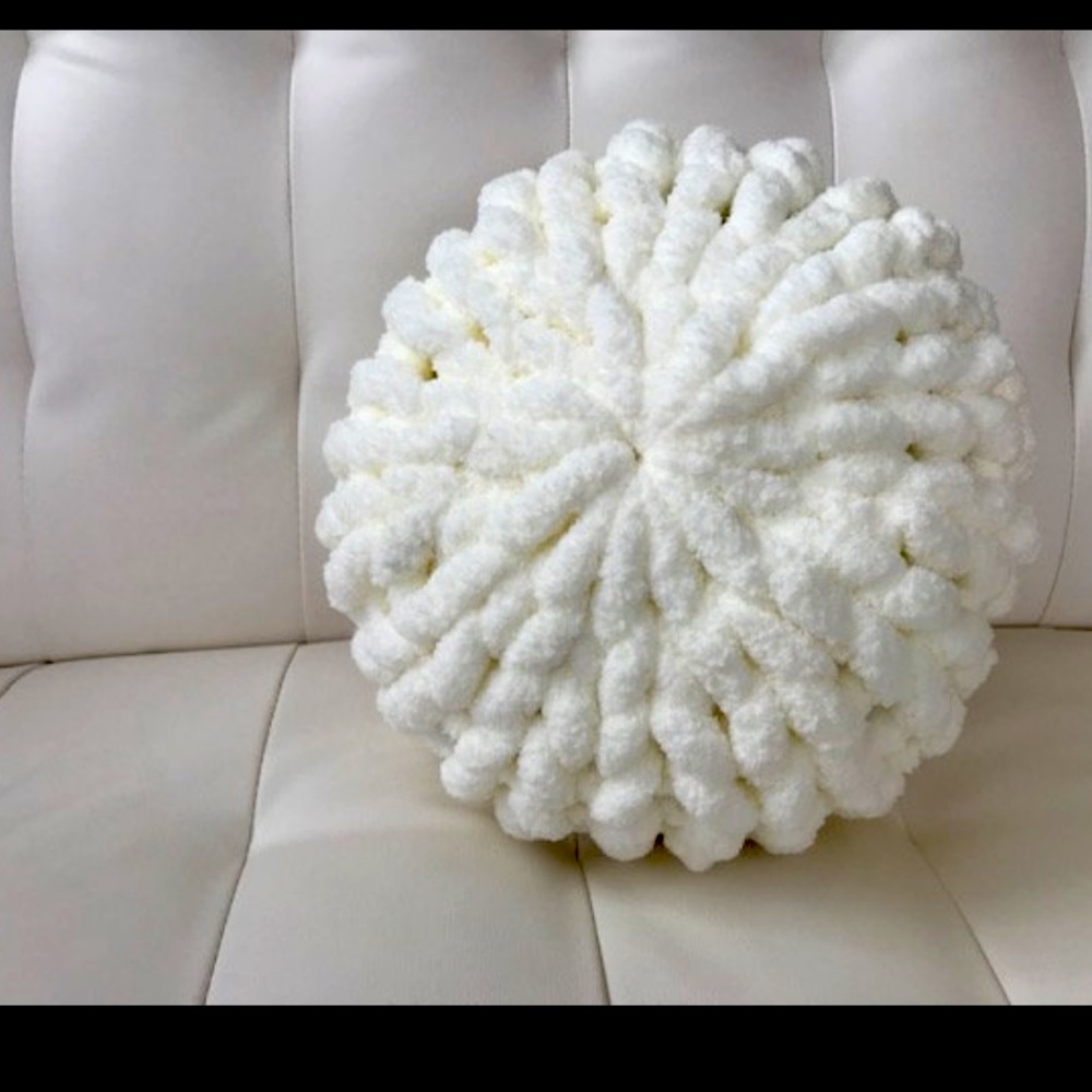 Handmade Chunky Knit Pillow 🤍 ✨NEW✨